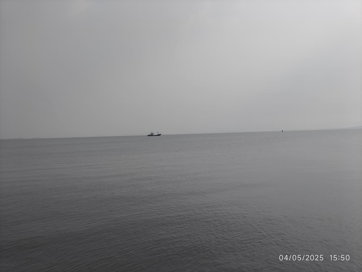 A historical photo of a fisherman with a Paddlefish